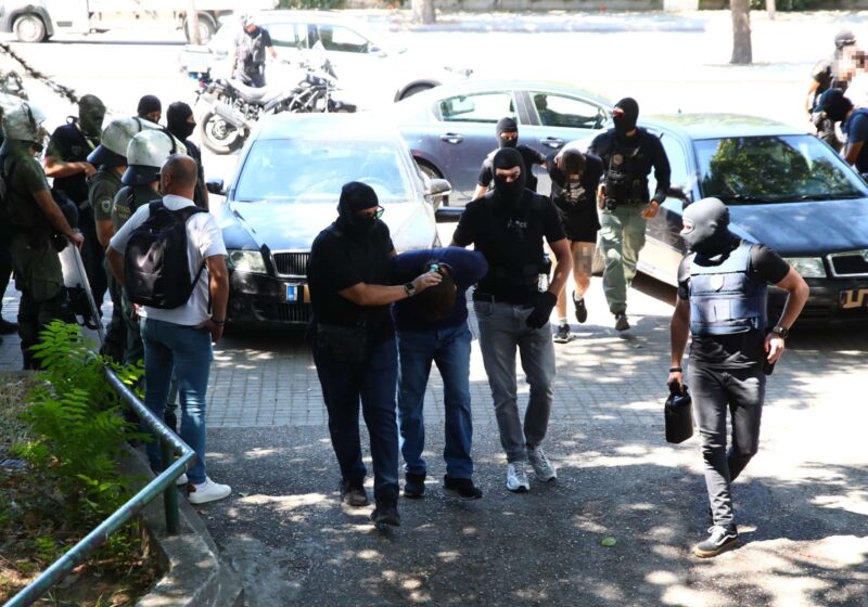 Προφυλακίστηκαν οι δύο από τους συλληφθέντες για τη δολοφονική επίθεση στο σπίτι της Νέστορα