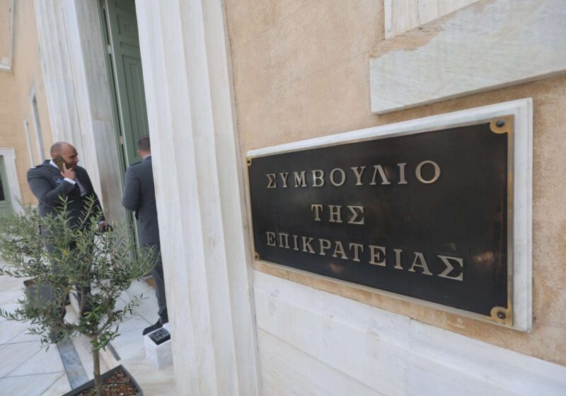 ΣτΕ: Οριστικό «όχι» στην επιστροφή 13ου και 14ου μισθού στο Δημόσιο, μόνο με νόμο μπορεί να επανέλθουν – Τι εξηγεί εργατολόγος