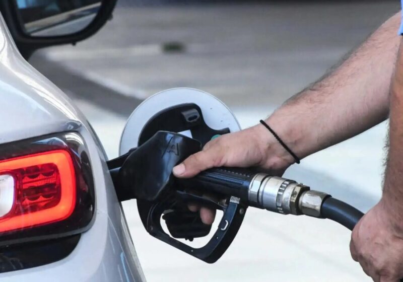 Καύσιμα: Άλμα πάνω από τα 2 ευρώ για αμόλυβδη και ντίζελ