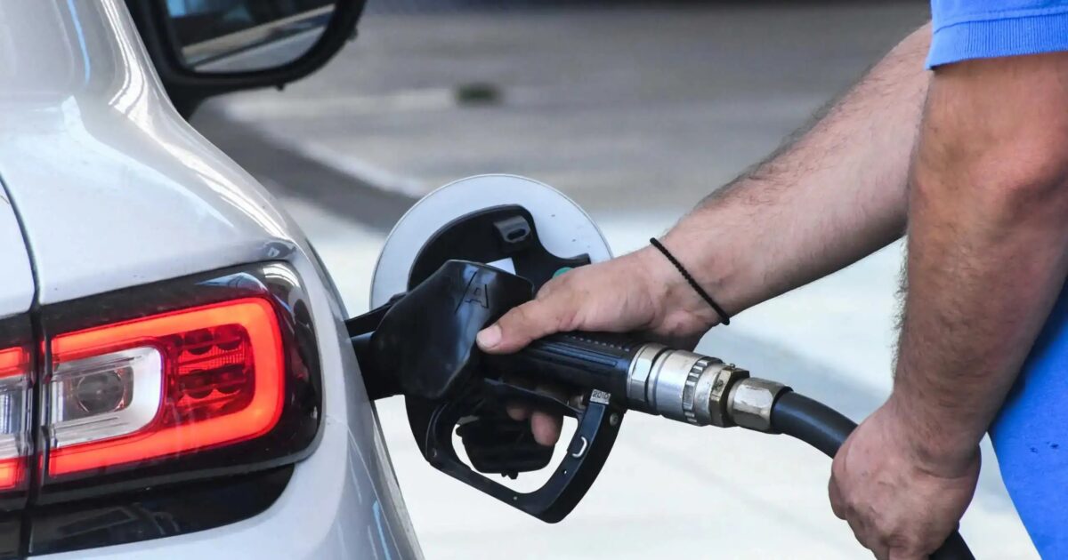 Καύσιμα: Άλμα πάνω από τα 2 ευρώ για αμόλυβδη και ντίζελ