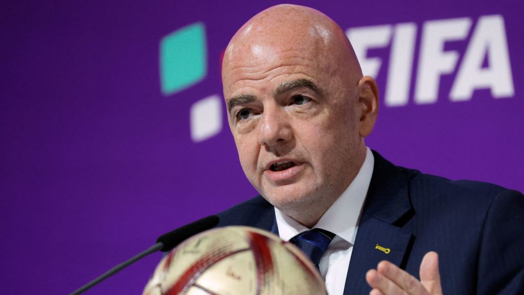 «Εμφύλιος» FIFA – UEFA για το ποδόσφαιρο: Αντιδράσεις για το σχέδιο πώλησης του Ινφαντίνο έως και του 30% των εμπορικών δικαιωμάτων
