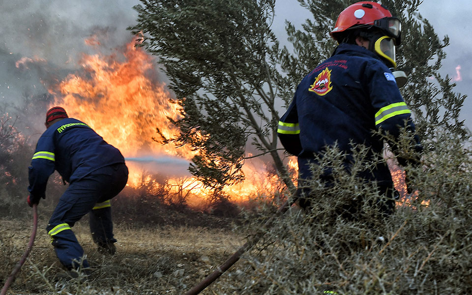 Υψηλός κίνδυνος πυρκαγιάς σήμερα σε Αττική, Εύβοια, Πελοπόννησο και πολλές άλλες περιοχές – Δείτε τον χάρτη