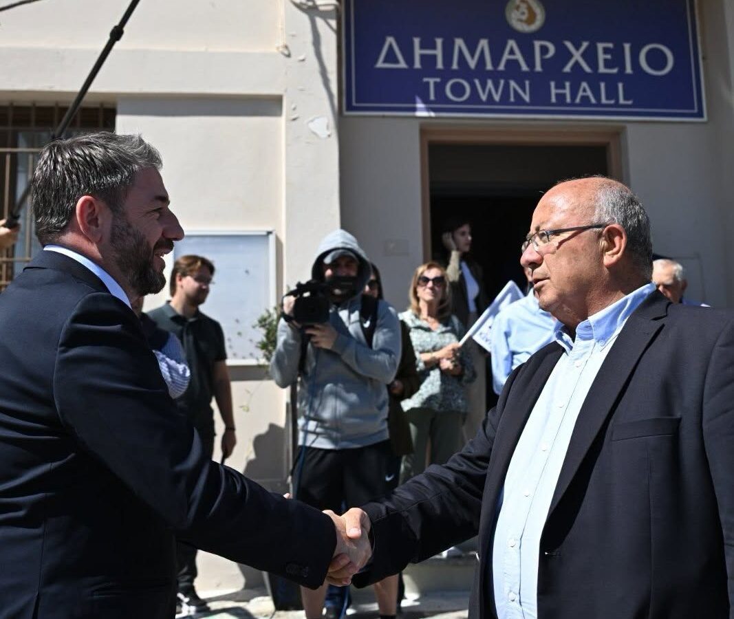 Συνάντηση του Δημάρχου Θήρας με τον Πρόεδρο του ΠΑΣΟΚ-Κινήματος Αλλαγής, Νίκο Ανδρουλάκη – Στο επίκεντρο οι κρίσιμες υποδομές και το μέλλον της Σαντορίνης.