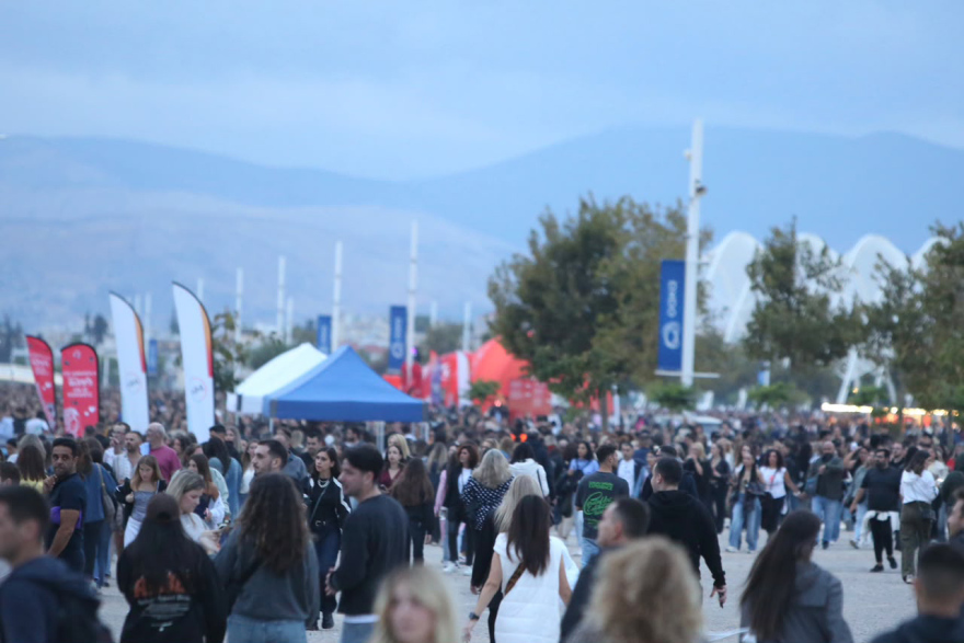 Άννα Βίσση: Aποθέωση στο κατάμεστο ΟΑΚΑ από δεκάδες χιλιάδες θεατές, δείτε βίντεο και φωτογραφίες