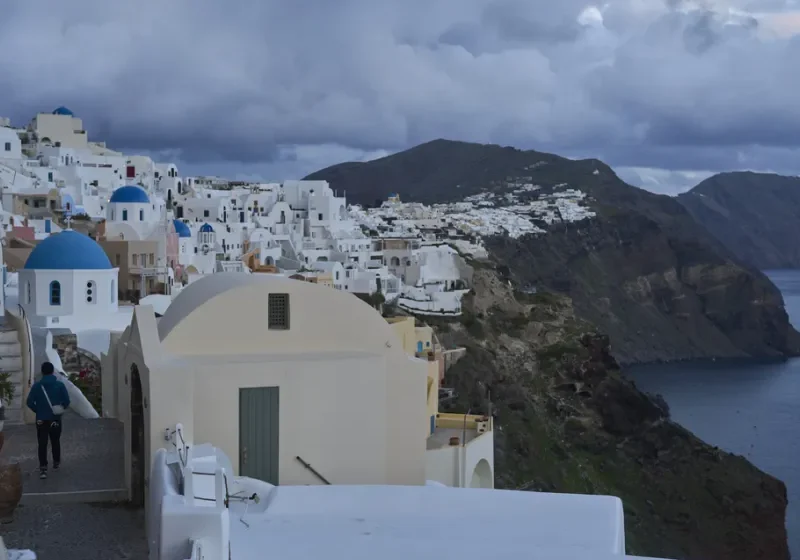 Νίκος Ζώρζος: «Η Σαντορίνη δεν έχει ανάγκη να πουλήσει τον εαυτό της, αλλά να τον αναδείξει»