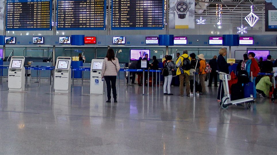 ΕΕ: Τέλος στις έξτρα χρεώσεις για τις χειραποσκευές – Τι αλλάζει στα αεροπορικά εισιτήρια αυτό