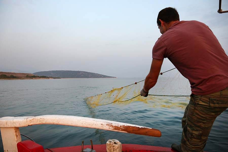 Νέα μέτρα στήριξης για τους αλιείς: 40 λεπτά η επιδότηση αλιευτικού πετρελαίου
