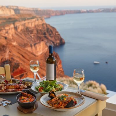 Θεσσαλονίκη και Σαντορίνη: Το τουριστικό στοίχημα πίσω από τα αστέρια Michelin