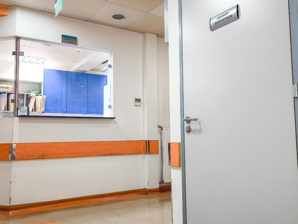 Καταγγελία για άρρωστο βρέφος στην Άνδρο: Χρειάστηκε να ταξιδέψει Αθήνα και μετά περίμενε 8 ώρες για να εξεταστεί